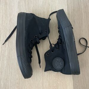 Converse all stars chucks hi top. Sz 5 in men’s, fits like a women’s 7.5.